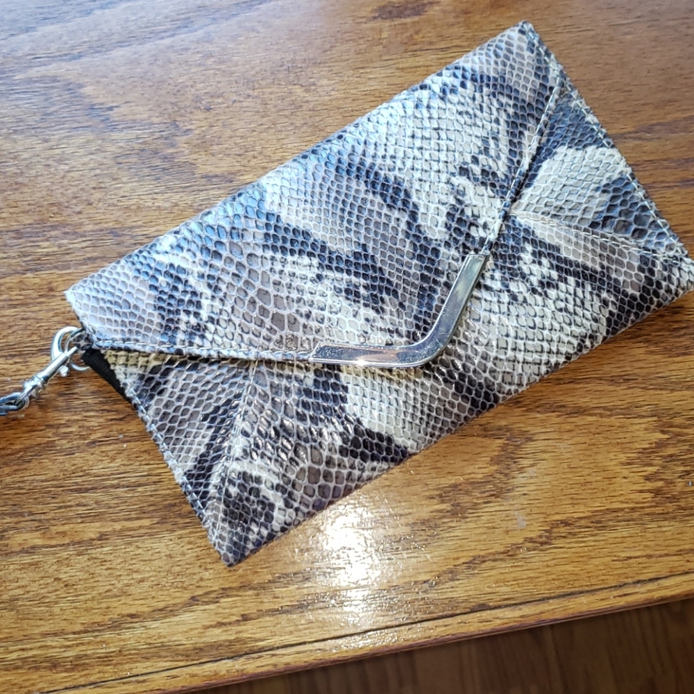 Ladies Wristlet